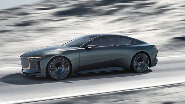 Кога: 2027
Звучи, сякаш BMW има големи планове за Alpina, след като вече е пълноправен собственик. Великолепният концепт Vision BMW Alpina, който бе представен във Вила д'Есте, първоначално не бе предвиден за серийно производство - идеята бе първата Alpina B7 да е много по-близка до BMW Серия 7. Но отзивите от прототипа бяха толкова ласкави, че баварците в момента обмислят да променят плана - или поне така ни намеква новият главен дизайнер Макс Мисони. Другото сигурно е, че под капака ще е V8 без електрическо подпомагане. 
